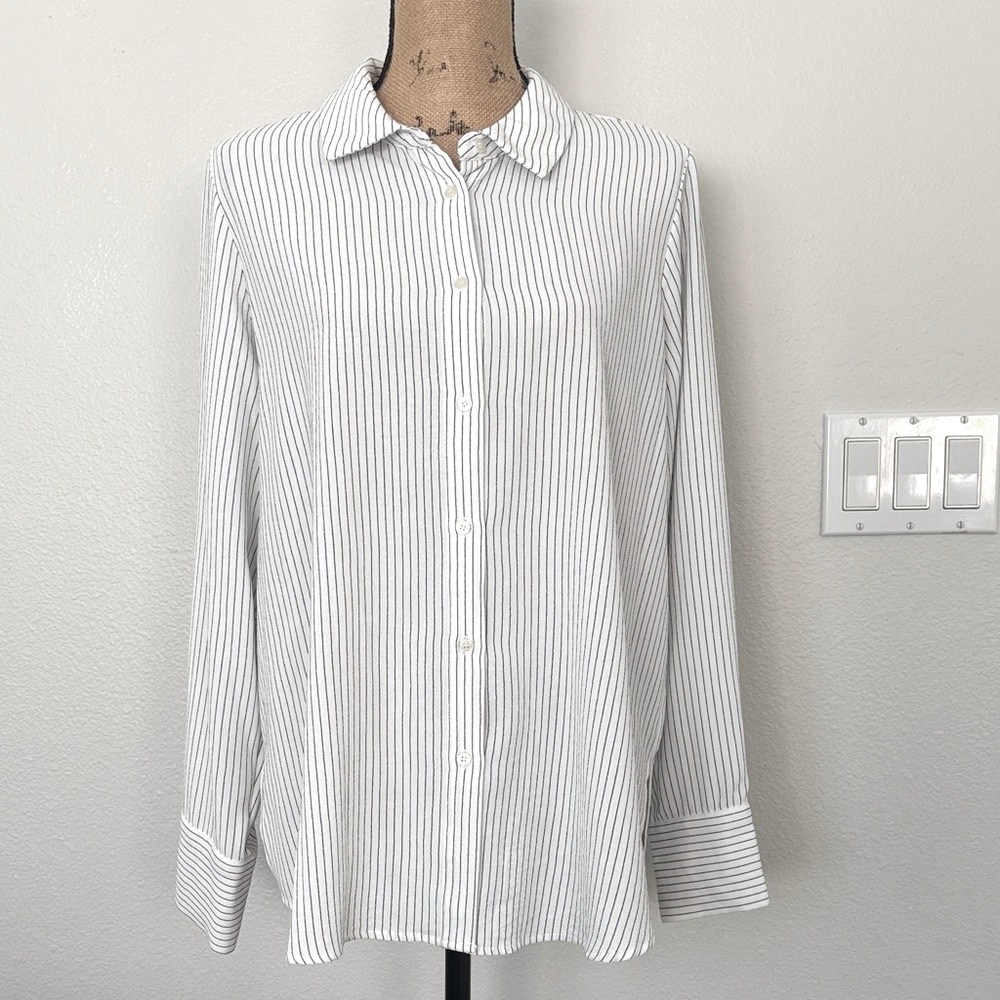 EUC Adrianna Papell White Pinstripe Women’s Shirt